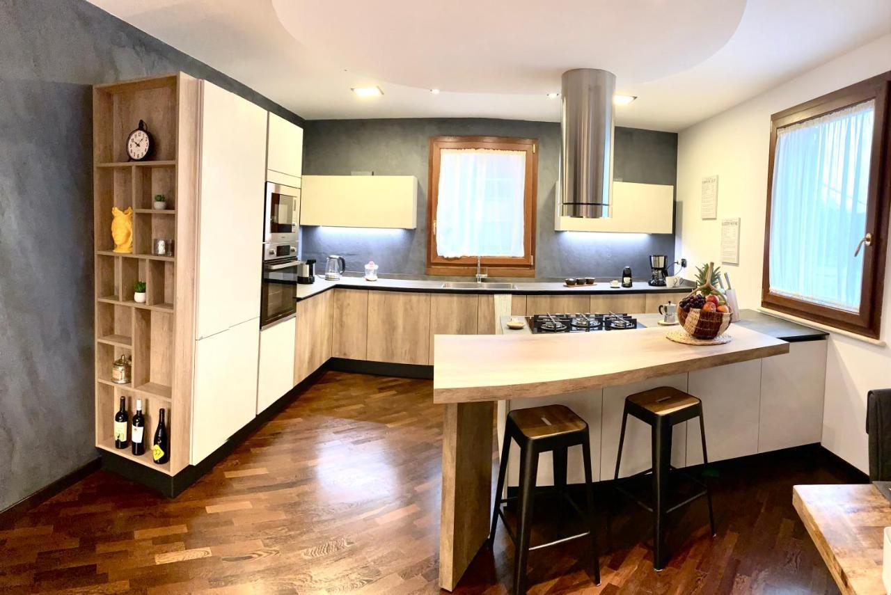 Апартаменты Wood Luxury House Пескара Экстерьер фото